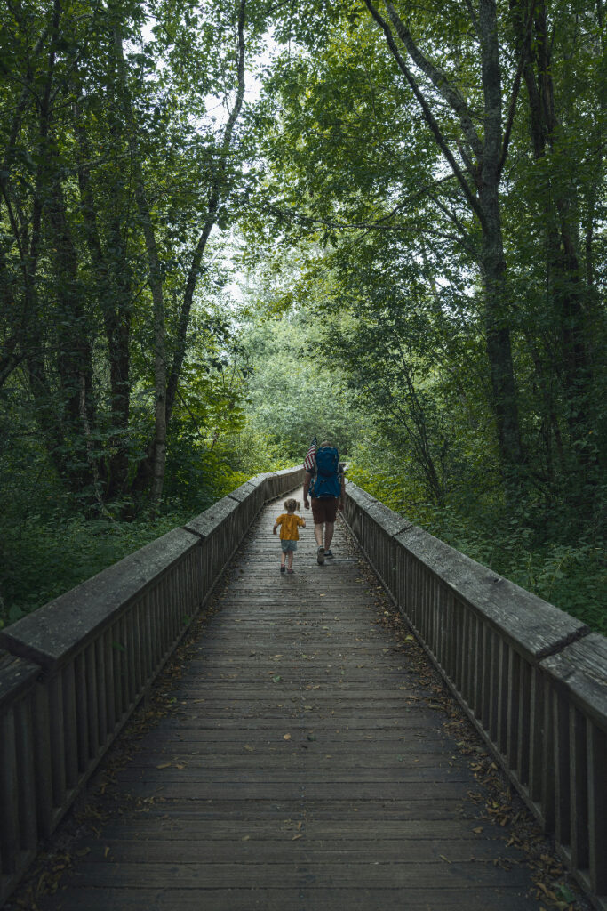 Father and child obtain general health by walking together.